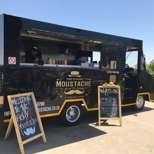 Top Reasons to Choose Food Truck Catering for Corporate Events